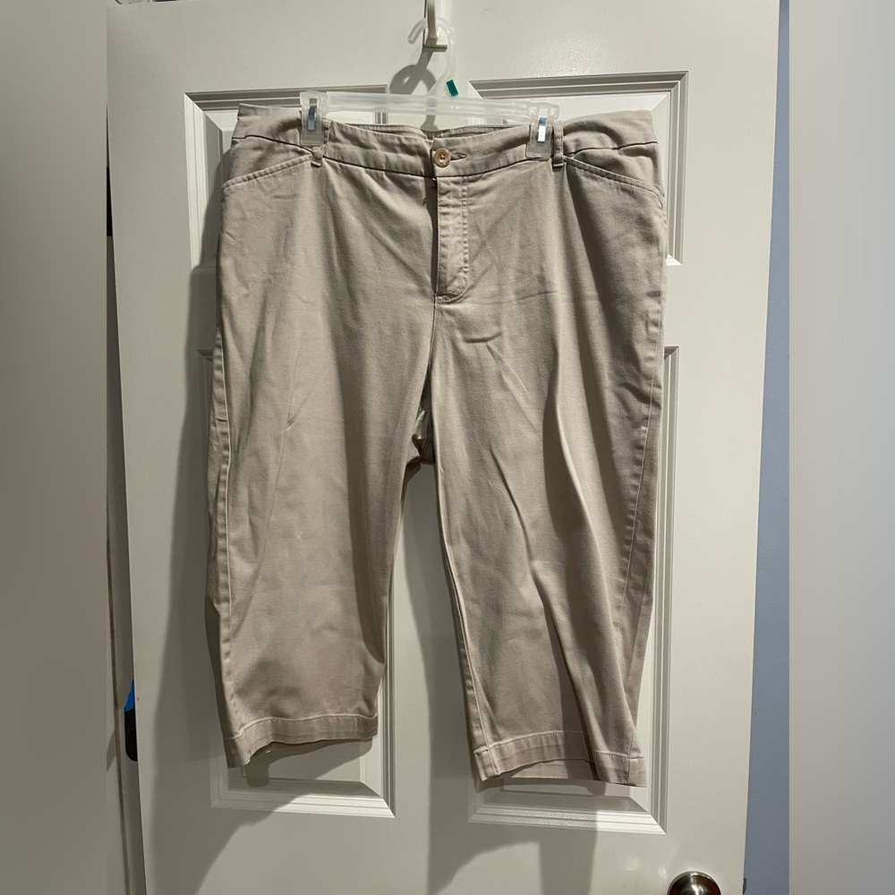 St. John’s Bay Capris, Size 18W, Khaki